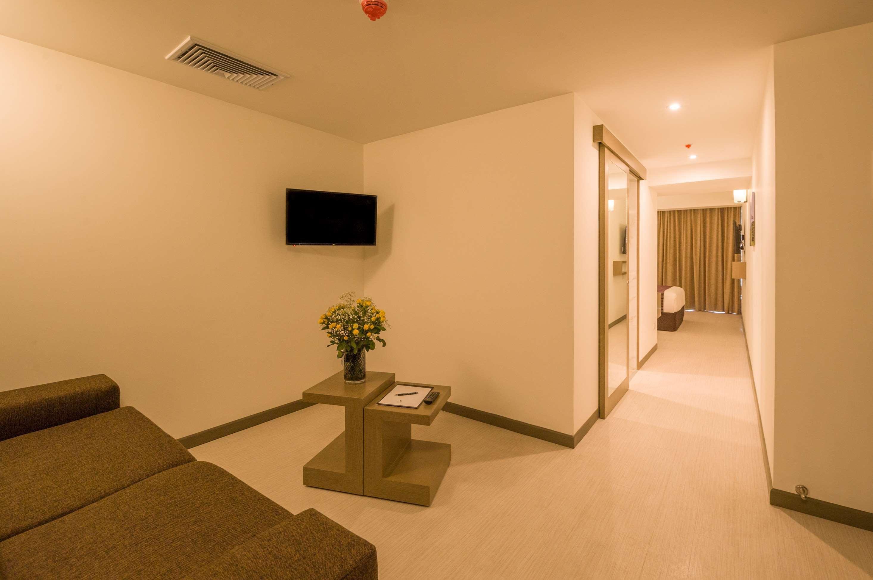 Best Western Posada Royale Hotel y Suites Simi Valley Exterior foto